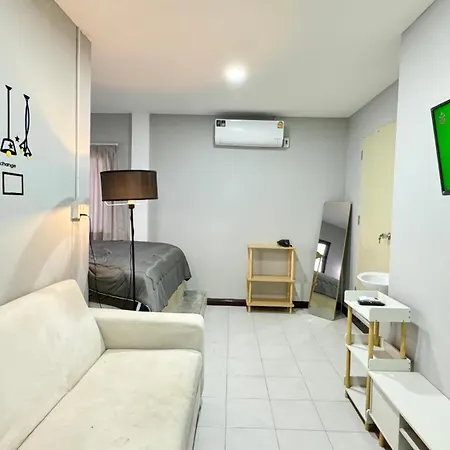 Friends@Sailom Apartment Bangkok Exterior photo