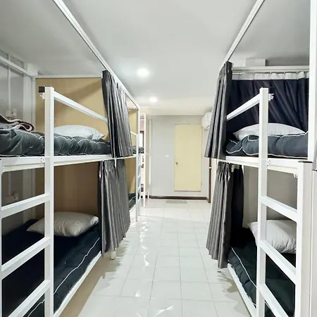 Friends@Sailom Apartment Bangkok Exterior photo