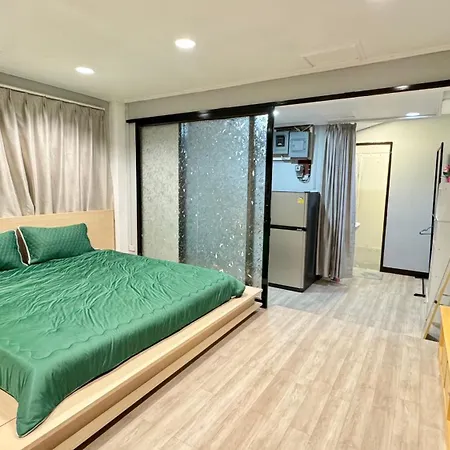 Friends@Sailom Apartment Bangkok Exterior photo