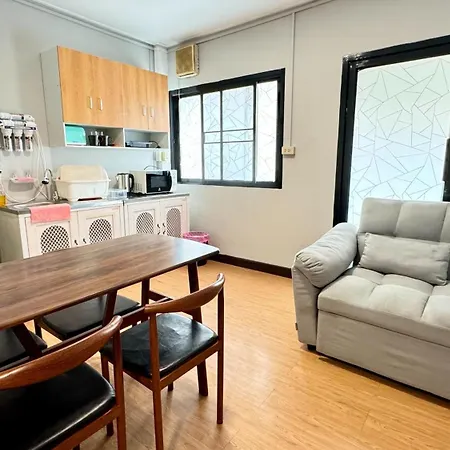Friends@Sailom Apartment Bangkok Exterior photo